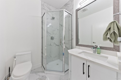 6532 Knight Street, Vancouver, BC - Indoor Photo Showing Bathroom