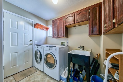 2944 Valleyvista Drive, Coquitlam, BC - Indoor Photo Showing Laundry Room