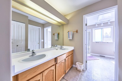 2944 Valleyvista Drive, Coquitlam, BC - Indoor Photo Showing Bathroom