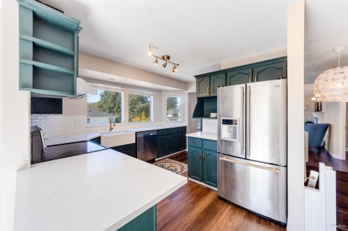2287 Stafford Avenue, Port Coquitlam, BC - Indoor Photo Showing Kitchen