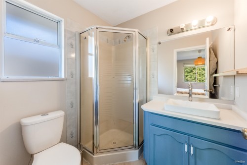 2287 Stafford Avenue, Port Coquitlam, BC - Indoor Photo Showing Bathroom