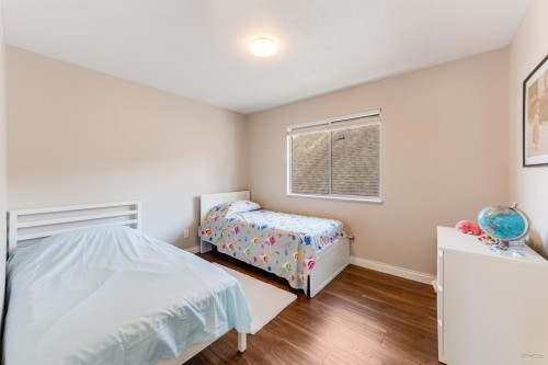 2287 Stafford Avenue, Port Coquitlam, BC - Indoor Photo Showing Bedroom