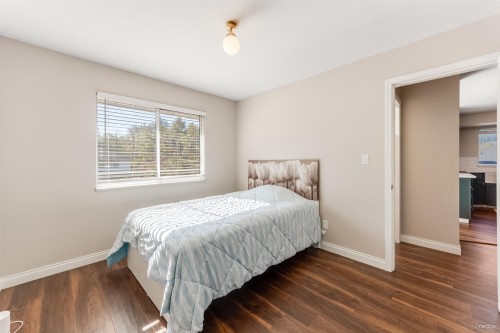 2287 Stafford Avenue, Port Coquitlam, BC - Indoor Photo Showing Bedroom