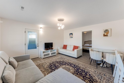 2287 Stafford Avenue, Port Coquitlam, BC - Indoor Photo Showing Living Room