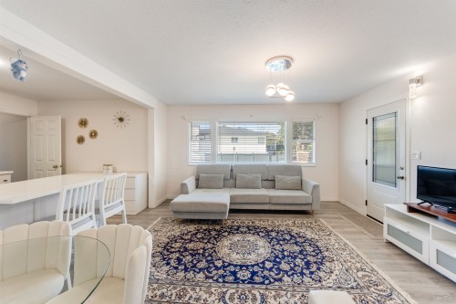 2287 Stafford Avenue, Port Coquitlam, BC - Indoor Photo Showing Living Room