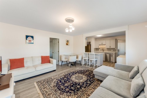 2287 Stafford Avenue, Port Coquitlam, BC - Indoor Photo Showing Living Room