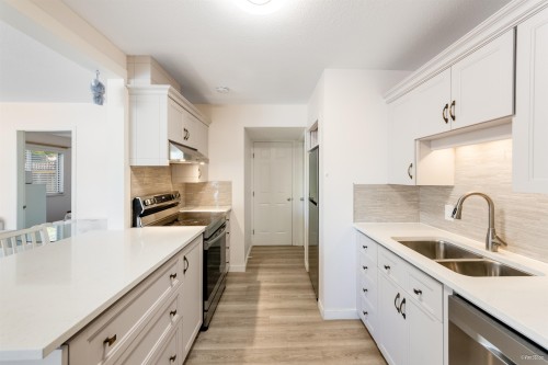 2287 Stafford Avenue, Port Coquitlam, BC - Indoor Photo Showing Kitchen With Double Sink