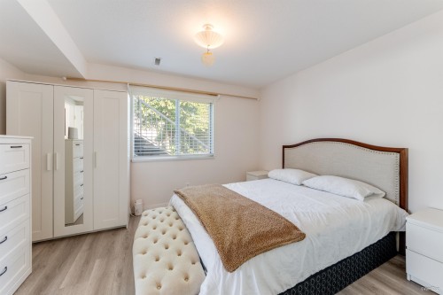 2287 Stafford Avenue, Port Coquitlam, BC - Indoor Photo Showing Bedroom