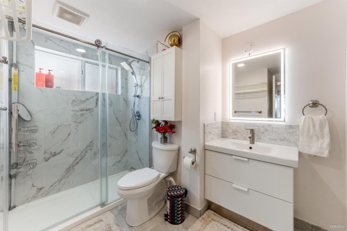 2287 Stafford Avenue, Port Coquitlam, BC - Indoor Photo Showing Bathroom