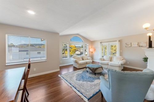 2287 Stafford Avenue, Port Coquitlam, BC - Indoor Photo Showing Living Room