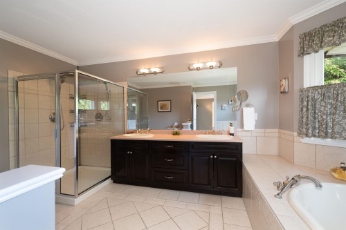 1855 Lemax Avenue, Coquitlam, BC - Indoor Photo Showing Bathroom