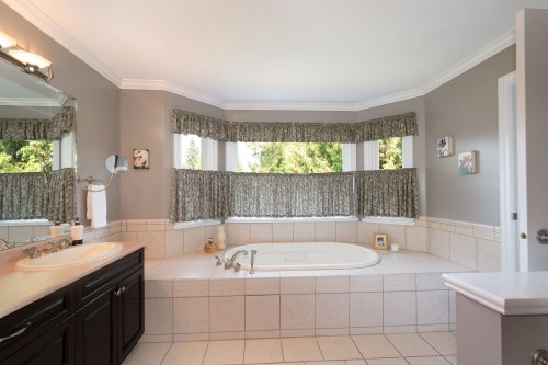 1855 Lemax Avenue, Coquitlam, BC - Indoor Photo Showing Bathroom