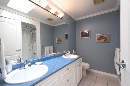 1855 Lemax Avenue, Coquitlam, BC - Indoor Photo Showing Bathroom