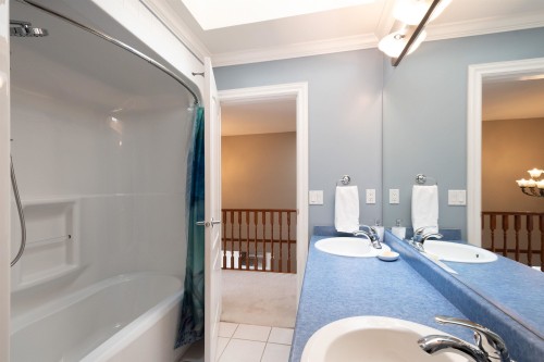 1855 Lemax Avenue, Coquitlam, BC - Indoor Photo Showing Bathroom