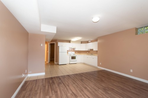 1855 Lemax Avenue, Coquitlam, BC - Indoor Photo Showing Kitchen