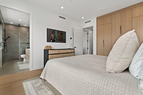 2-312 37Th Avenue E, Vancouver, BC - Indoor Photo Showing Bedroom