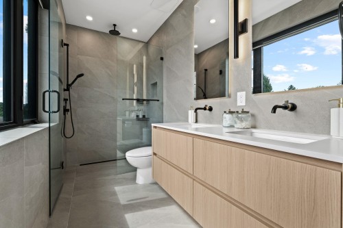2-312 37Th Avenue E, Vancouver, BC - Indoor Photo Showing Bathroom