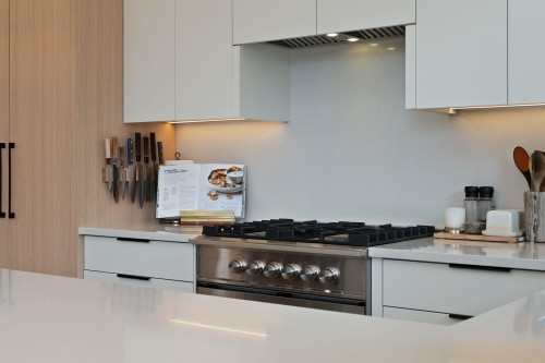 2-312 37Th Avenue E, Vancouver, BC - Indoor Photo Showing Kitchen