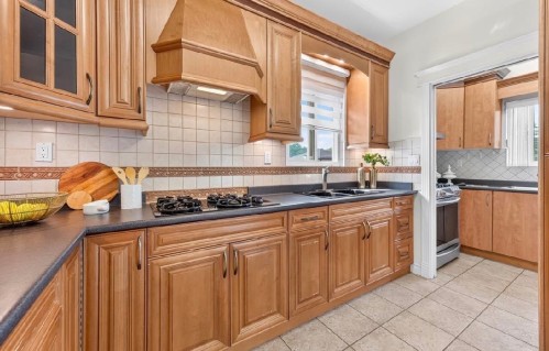 10371 Shell Road, Richmond, BC - Indoor Photo Showing Kitchen With Double Sink
