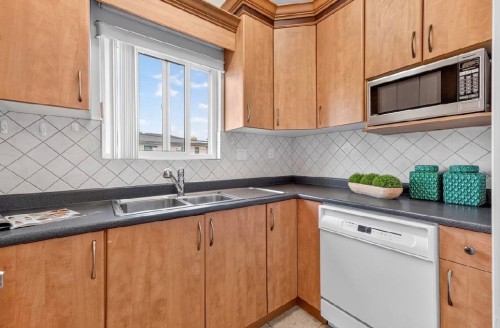 10371 Shell Road, Richmond, BC - Indoor Photo Showing Kitchen With Double Sink