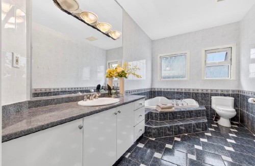 10371 Shell Road, Richmond, BC - Indoor Photo Showing Bathroom