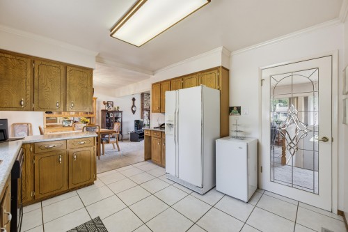 3575 Coast Meridian Road, Port Coquitlam, BC - Indoor Photo Showing Laundry Room