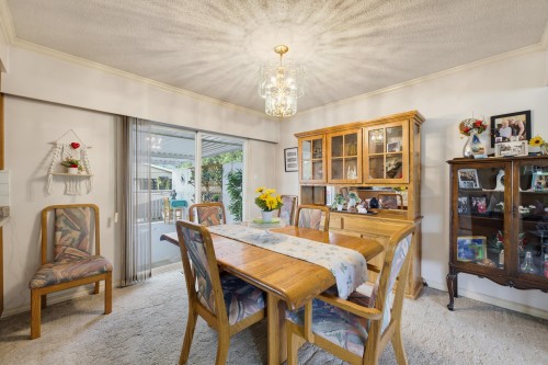 3575 Coast Meridian Road, Port Coquitlam, BC - Indoor Photo Showing Dining Room