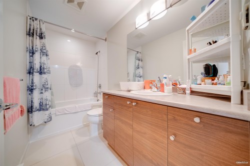 72-688 Edgar Avenue, Coquitlam, BC - Indoor Photo Showing Bathroom