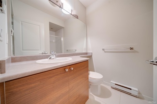 72-688 Edgar Avenue, Coquitlam, BC - Indoor Photo Showing Bathroom