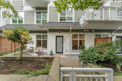 304-618 Langside Avenue, Coquitlam, BC - Outdoor With Facade