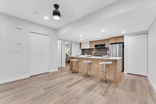 304-618 Langside Avenue, Coquitlam, BC - Indoor Photo Showing Kitchen