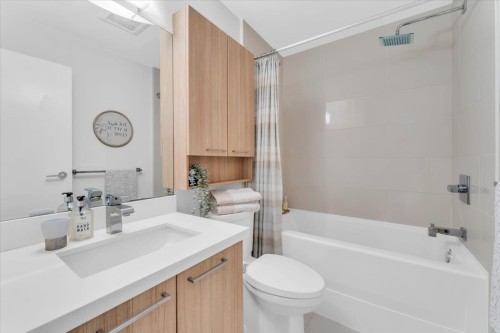 304-618 Langside Avenue, Coquitlam, BC - Indoor Photo Showing Bathroom