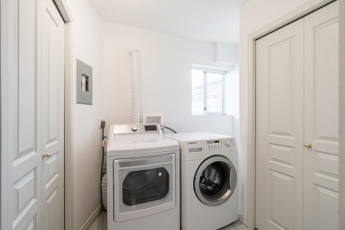 2980 Cliffrose Crescent, Coquitlam, BC - Indoor Photo Showing Laundry Room