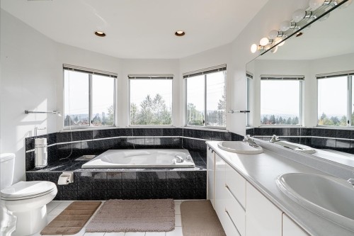 2980 Cliffrose Crescent, Coquitlam, BC - Indoor Photo Showing Bathroom