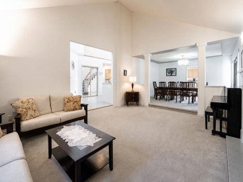 2980 Cliffrose Crescent, Coquitlam, BC - Indoor Photo Showing Living Room