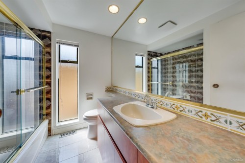 5680 Plover Court, Richmond, BC - Indoor Photo Showing Bathroom