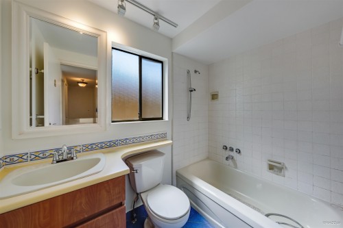5680 Plover Court, Richmond, BC - Indoor Photo Showing Bathroom