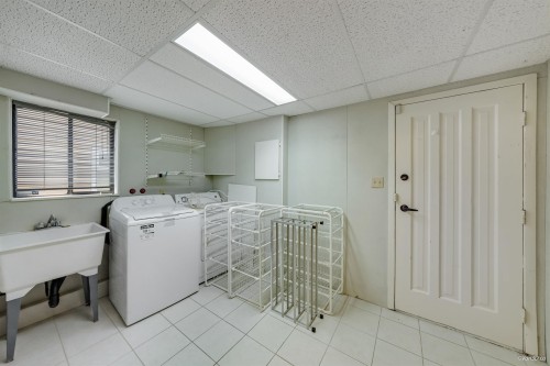 5680 Plover Court, Richmond, BC - Indoor Photo Showing Laundry Room