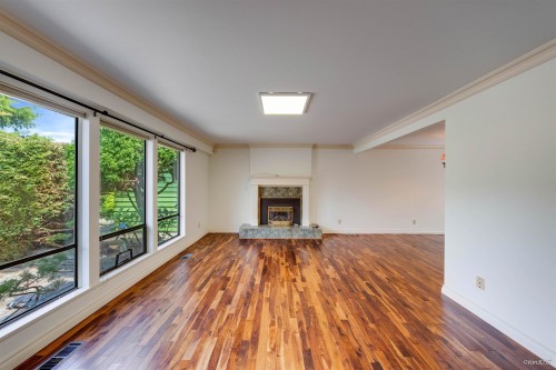 5680 Plover Court, Richmond, BC - Indoor With Fireplace