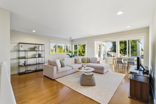 1631 22Nd Street, West Vancouver, BC - Indoor Photo Showing Living Room