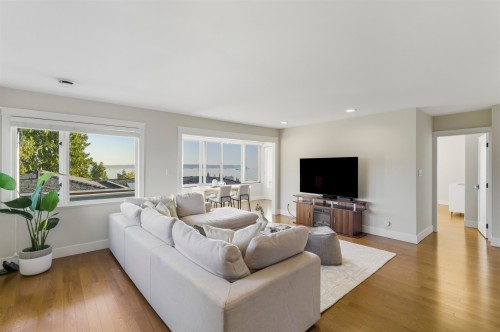 1631 22Nd Street, West Vancouver, BC - Indoor Photo Showing Living Room