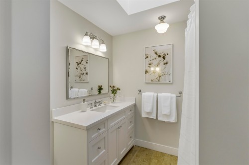 1631 22Nd Street, West Vancouver, BC - Indoor Photo Showing Bathroom