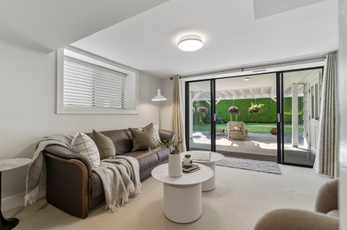1631 22Nd Street, West Vancouver, BC - Indoor Photo Showing Living Room