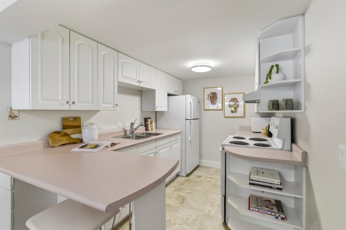 1631 22Nd Street, West Vancouver, BC - Indoor Photo Showing Kitchen With Double Sink