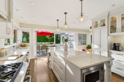 1631 22Nd Street, West Vancouver, BC - Indoor Photo Showing Kitchen With Upgraded Kitchen