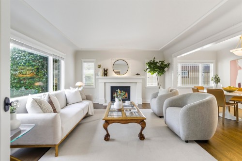 1631 22Nd Street, West Vancouver, BC - Indoor Photo Showing Living Room With Fireplace