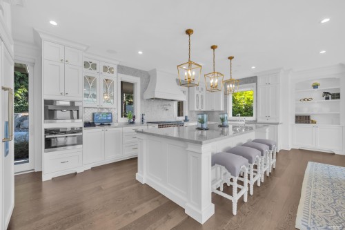 4135 Burkehill Place, West Vancouver, BC - Indoor Photo Showing Kitchen With Upgraded Kitchen