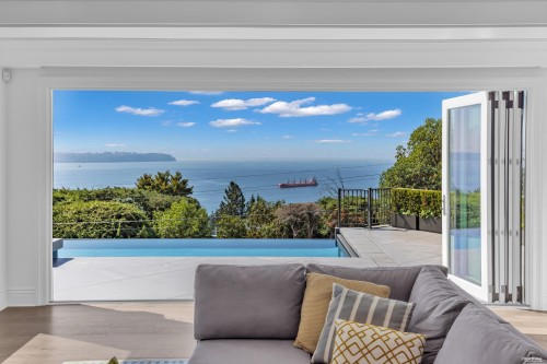 4135 Burkehill Place, West Vancouver, BC - 