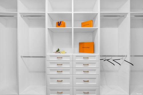 4135 Burkehill Place, West Vancouver, BC - Indoor With Storage