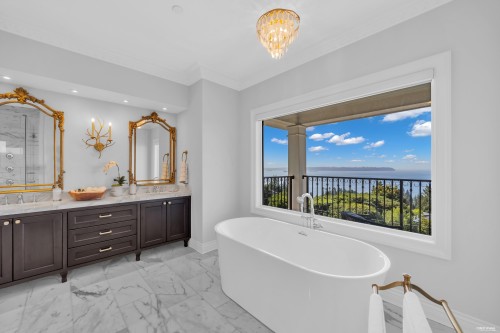 4135 Burkehill Place, West Vancouver, BC - Indoor